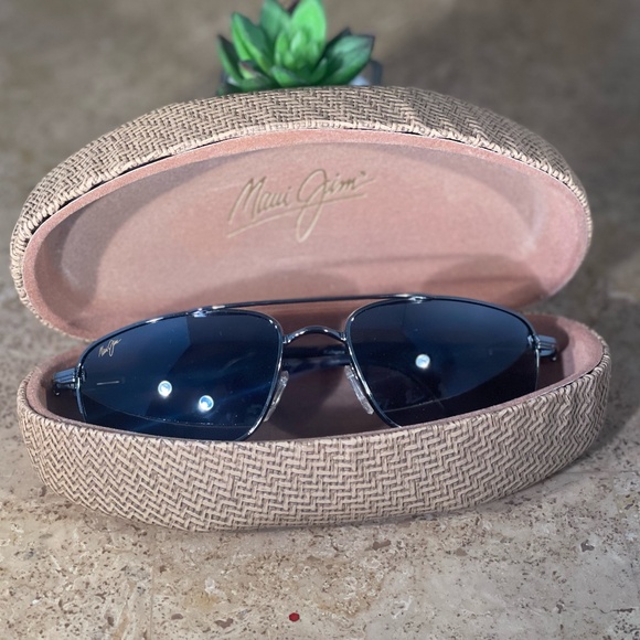 Maui Jim Kahuna MJ162-02 Gunmetal Neutral Grey Polarized Rectangular Sungalsses